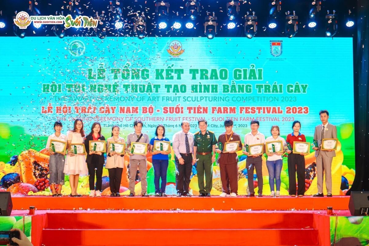 Kẹo dừa Cocosweet nhận bằng khen và kỷ niệm chương tại Lễ hội Trái cây Nam Bộ 2023