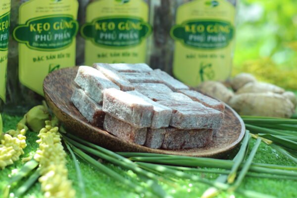 Kẹo gừng phủ phấn trong set quà truyền thống Bến Tre